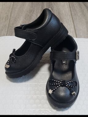 Girls Black Mary Jane Dress Shoes with Bow and Heart Accent